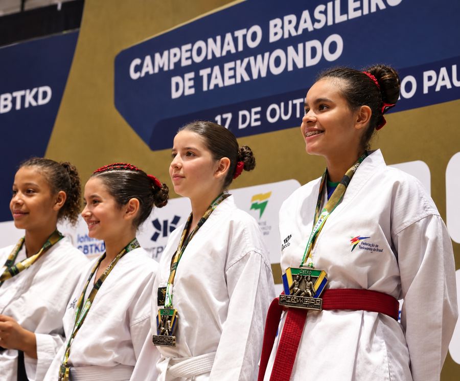 Guarapuavana de 11 anos conquista medalha de bronze no Campeonato Brasileiro de Taekwondo